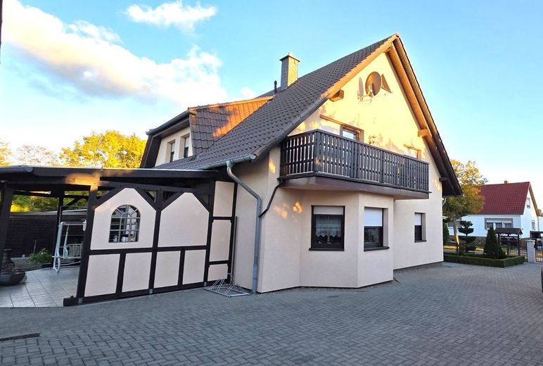 Haus mit Einliegerwohnung -sofort verfügbar- in 16278 Pinnow sucht neuen Besitzer – Giebelseite