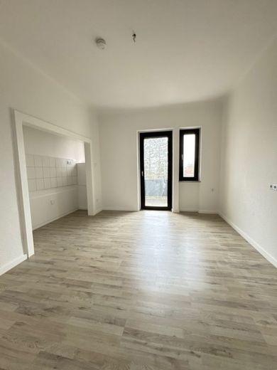 Helle renovierte 4-ZKB Wohnung mit Balkon in verkehrsgünstiger Lage – Küche