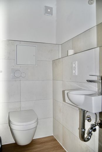 Gemütliche Wohnung (3 ZKBB) im Stadtteil Ko-Karthause inkl. Einbauküche, Balkon und Tiefgarage – Separates WC