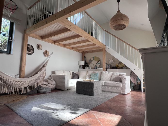 Wohnzimmer - Blick von Türe