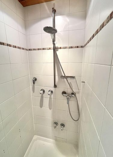 Große Doppelhaushälfte in Pullach - ohne Provision – Dusche
