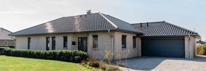 Modernste Wohntechnik trifft zeitlose Eleganz – Ihr Energie-Sparwunder in Schafflund