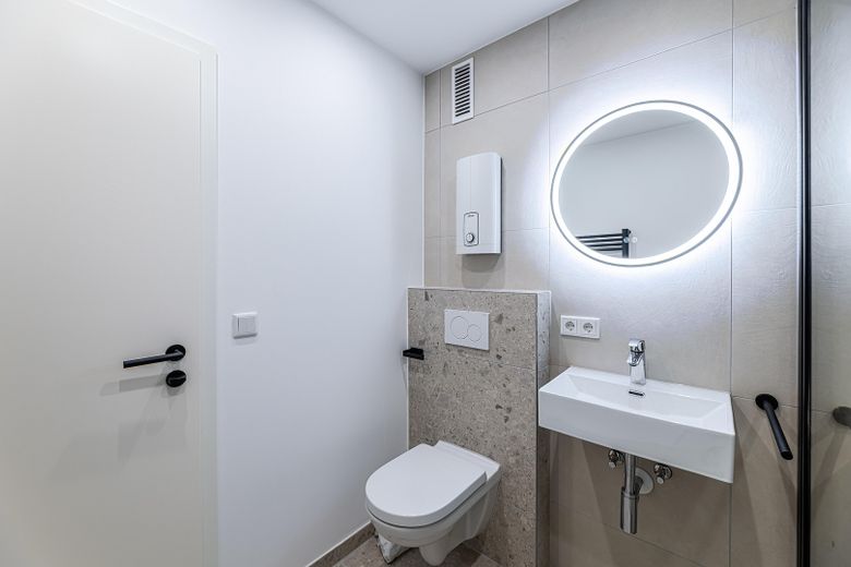 Modernisierte, frisch kernsanierte 2-Zimmer-Eigentumswohnung | 61 m² | Südbalkon – Badezimmer