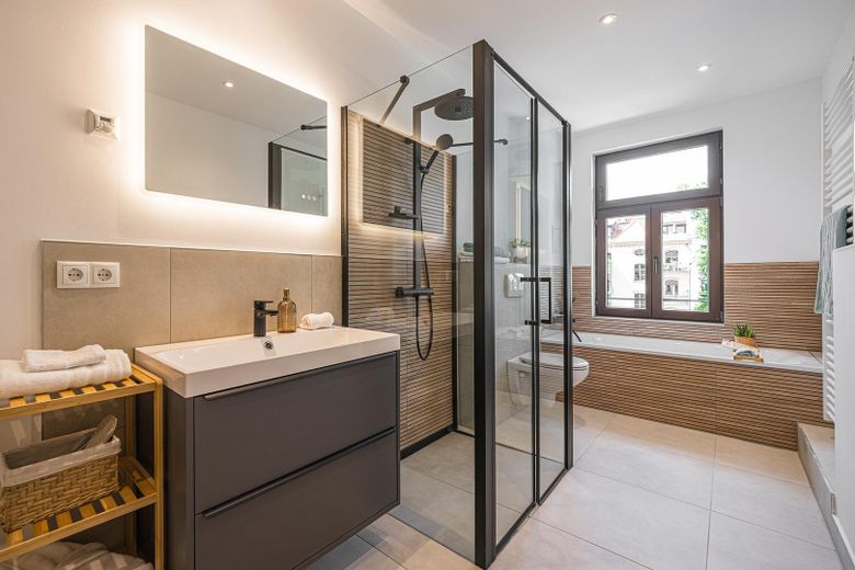 *Exklusiv: 4-Zimmer Altbau im Leipziger Waldstraßenviertel | Provisionsfrei | Erstbezug* – Bad