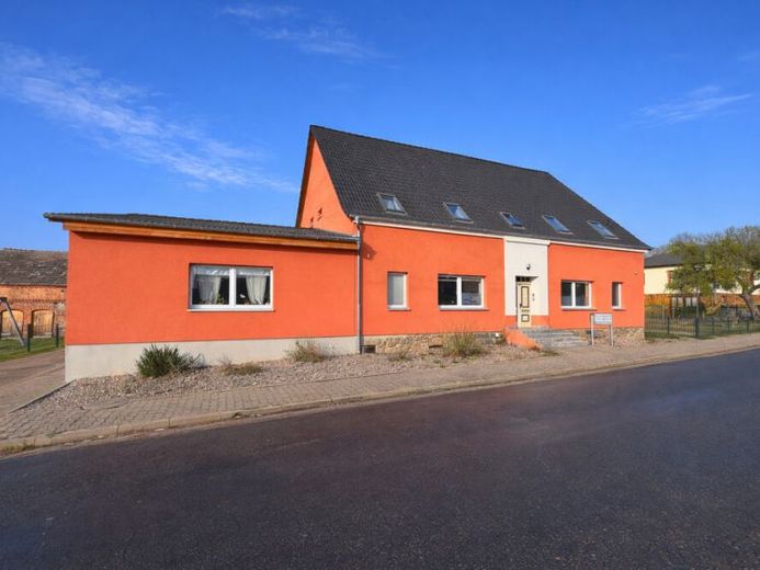 Attraktive Kapitalanlage–modernisiertes Mehrfamilienhaus mit 5 langfristig vermieteten Wohneinheiten – Foto 1