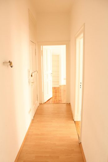 Ruhige und freundliche 2-Zimmer-Altbauwohnung in Berlin-Mitte – Flur