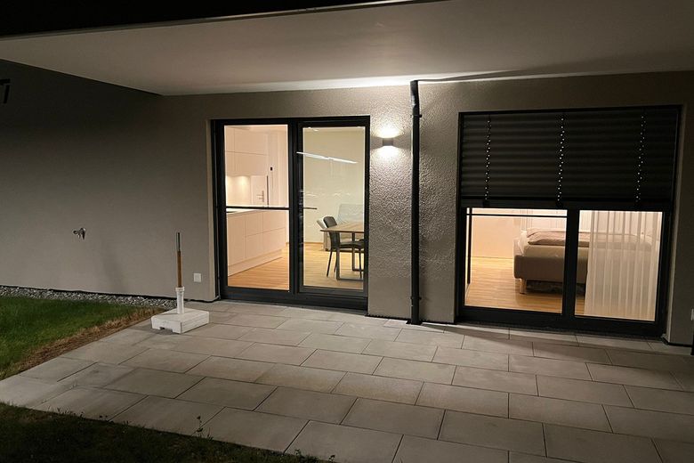 Lussuoso appartamento al piano terra con 2 locali, completamente arredato, terrazza e giardino a Costanza-Staad – Photo 1
