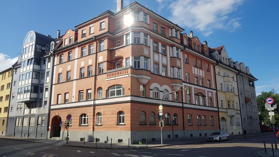 Ampio appartamento d’epoca di 3 locali con charme nel centro di Neu-Ulm – Außenansicht