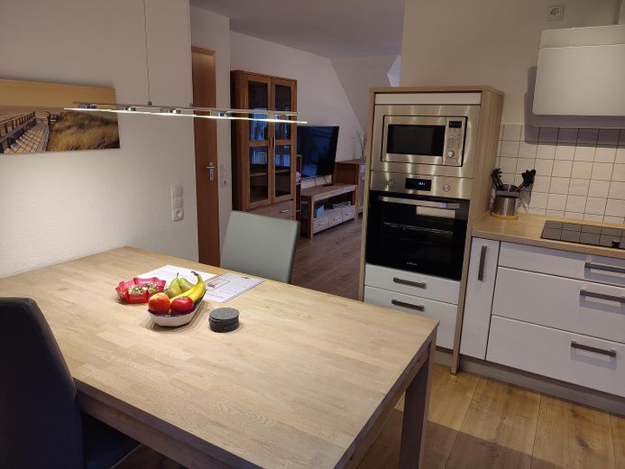 Provisionsfrei: Lichtdurchflutete DG-Wohnung mit 16 m² Dachterrasse, Aufzug & TG-Stellplatz – Küche
