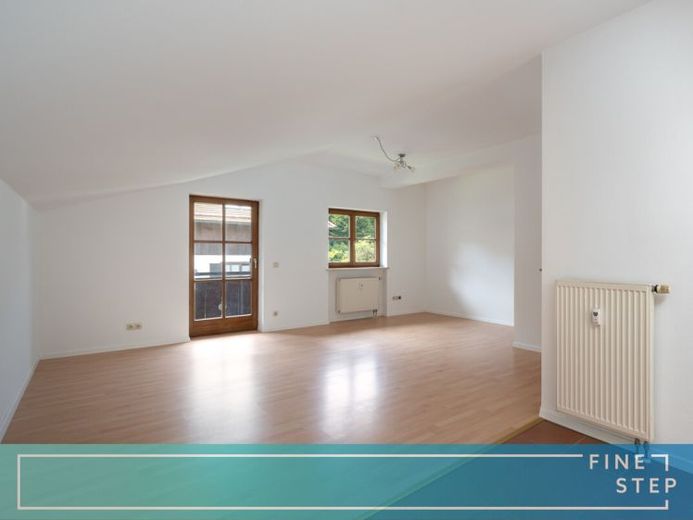 Ruhe, Natur und Möglichkeiten: Große Dachgeschosswohnung mit großem Balkon in Schleching – Foto 1