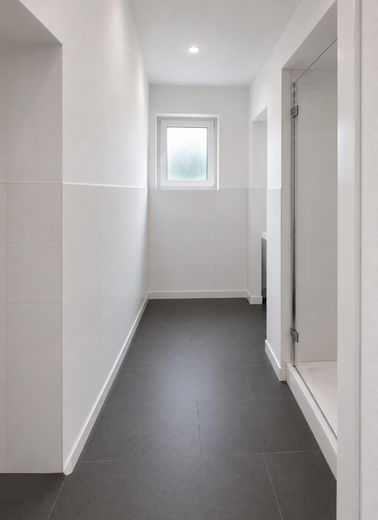 Toplocatie ontmoet woonkwaliteit – volledig gerenoveerd, licht & ruim – Dusche