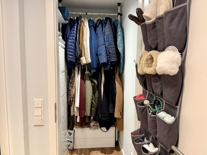 Balkonlu, asansörlü, manzaralı ve üst düzey donanımlı modern 3 odalı daire – Abstellraum Garderobe