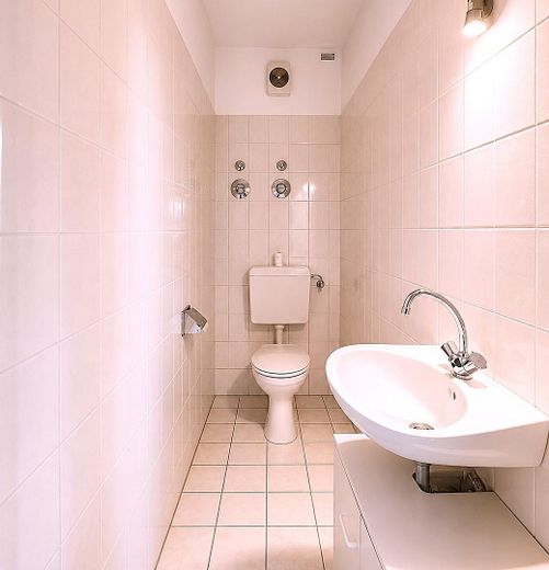 Großzügige 3-Zimmer-Eigentumswohnung mit Loggia und zwei Tiefgaragenstellplätzen – separate Toilette
