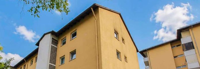Close to the centre & vacant: 4-room apartment with west-facing balcony and parking space in Erding