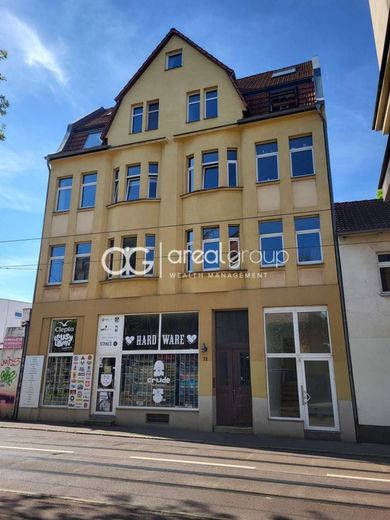 Dachgeschosswohnung mit Potenzial - Renovieren nach Ihren Vorstellungen – Außenansicht