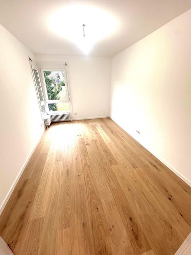 Exklusiv: Komplett neu renovierte 5,5–6‑Zimmer‑Wohnung in Top‑Lage Esslingen‑Sulzgries – Kind