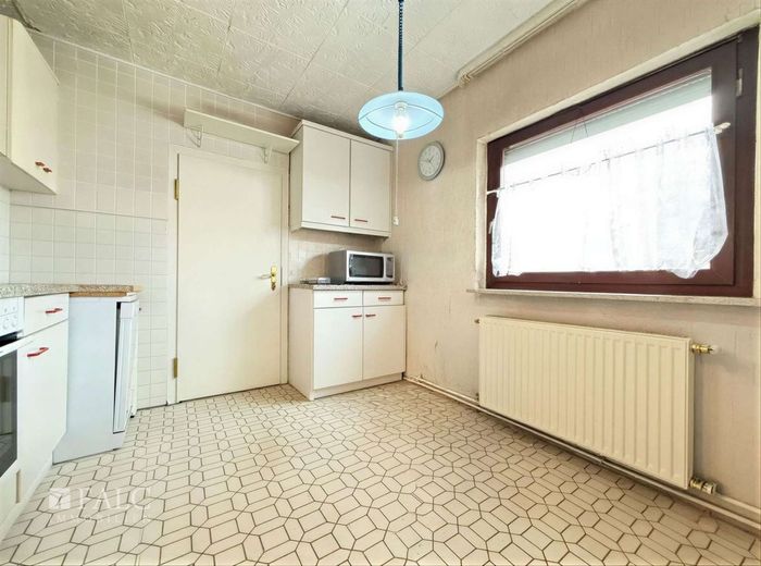 RESERVIERT***Kleine Doppelhaushälfte mit großem Grundstück und Entwicklungspotenzial – Küche