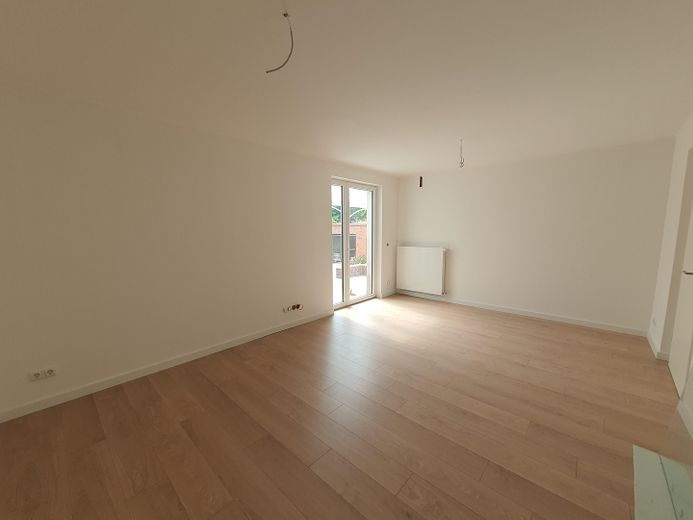 Traumhafte 3 Zimmer EG Wohnung mit Doppelgarage zu vermieten – Wohnzimmer