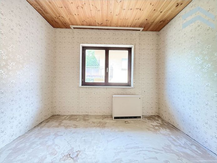 Ausbaufähiges Eigenheim mit großem Gartengrundstück &amp; Garage – Kind / Büro