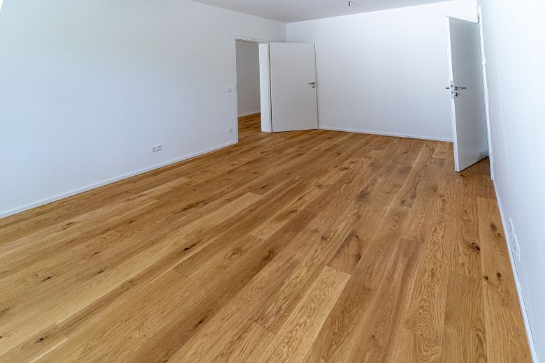 Exklusive 4,5-Zimmer-Wohnung 2 Balkone und EBK – Schlafzimmer mit Zugang Badezi