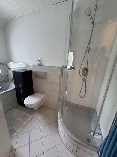 3,5-kamerappartement op de bovenverdieping met fantastisch uitzicht – Badezimmer