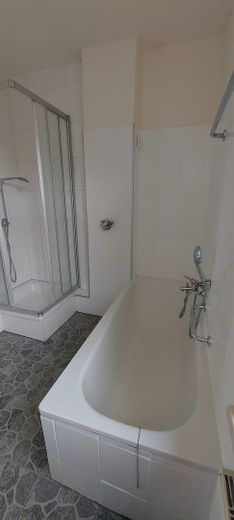 Helle 3-Zimmer-Wohnung -> ruhig und doch zentral gelegen – Bad