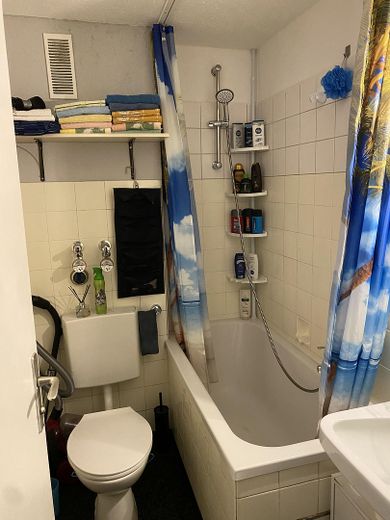 Sehr gepflegte 1-Zimmer-Wohnung in Sindelfingen Goldberg, 300m zur S-Bahnhaltestelle, von Privat – Badezimmer