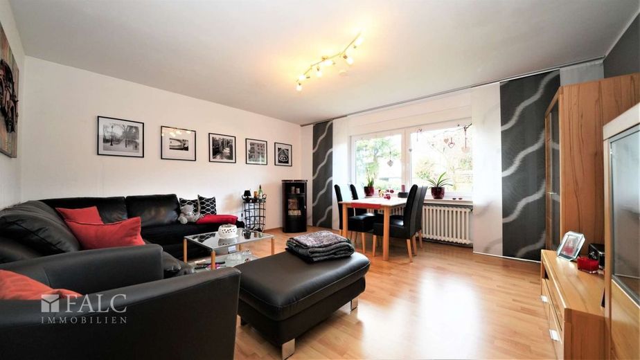 Investieren Sie in Ihre Zukunft! Attraktive Kapitalanlage in Oberhausen! - FALC Immobilien – EG (links) - Wohnzimmer