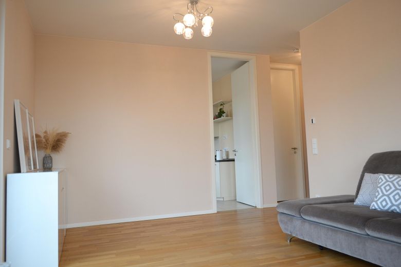 Beautiful 3-room apartment with a park view and plenty of sunlight in Riedberg, Frankfurt am Main – Wohnzimmer
