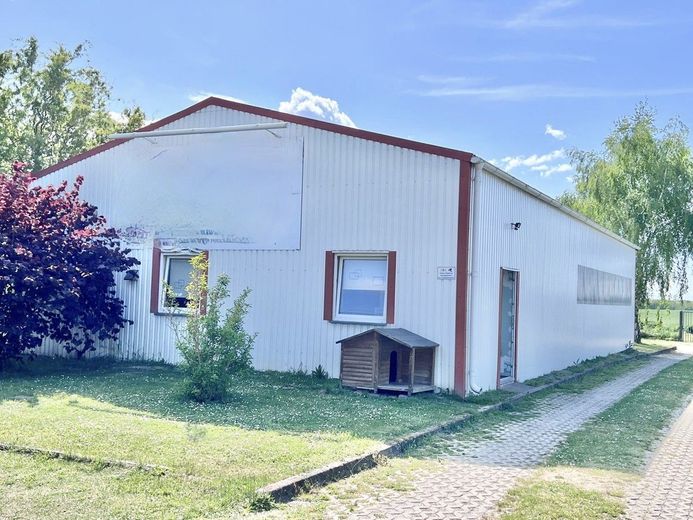 Arbeits- und Lagerhalle
