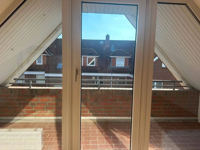 Renovierte 3-Zimmer-Dachgeschosswohnung mit BALKON und EBK – Balkon