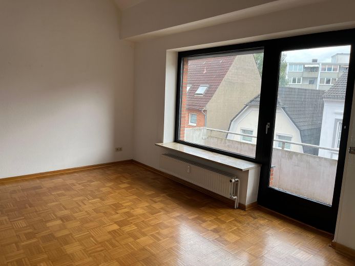 Wohnzimmer mit Balkon