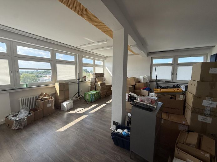 Vielseitige Büro- und Gewerbeflächen mit Lager in etabliertem Gewerbestandort – 4.OG Großraum 3