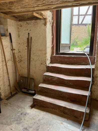 İç avlulu ve bahçeli, ahırı ve güneş enerjisi sistemi bulunan tamamen yenilenmiş müstakil ev – Kellertreppe