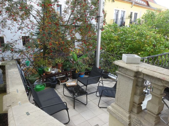 3 Zimmer mit anliegender überdachter Terrasse in der historischen Altstadt – Terrasse