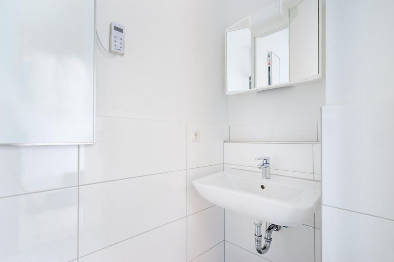¡Apartamento+plaza de aparcamiento en Maguncia: inversión, padres y uso propio – ¡VACÍO Y SIN COMISIÓN! – Helles gepflegtes Bad