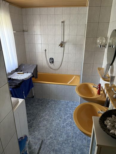 Багато місця для ваших ідей – простора нерухомість із струмком і ділянкою 1.360 м² – Bad (jüngster Bereich)