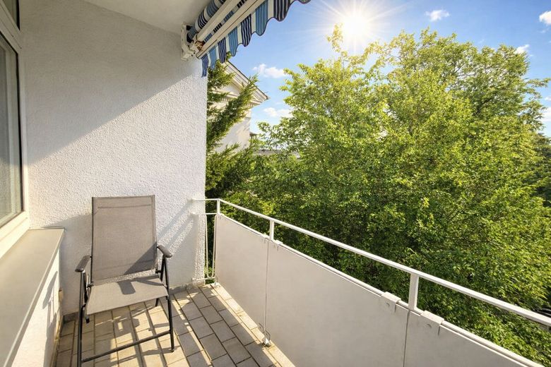 Seltene Gelegenheit!
Nerotal: 116 m² in bester Lage von Wiesbaden! 4 Zi, 2 Bäder, 2 Balkone, Garage – Balkon 2