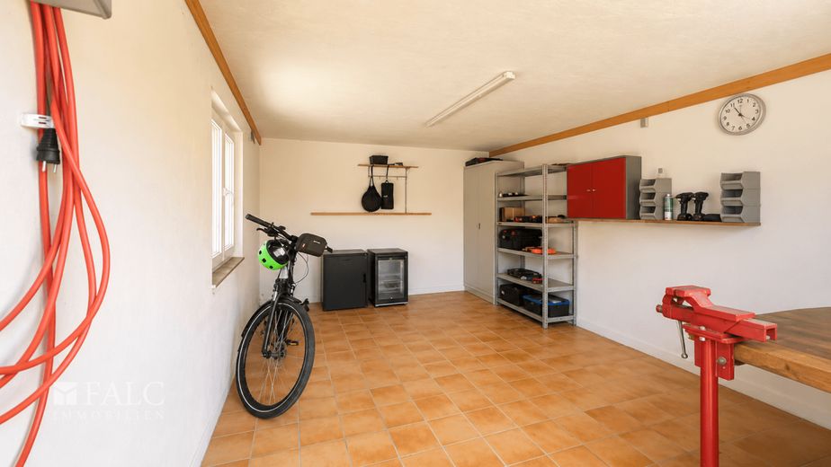 ***Traumhaus mit besonderem Flair - Hochwertig modernisiert und sofort bezugsbereit*** – Werkstatt