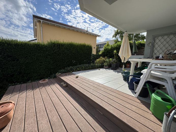 Wohnung Erdgeschoss mit Terrasse – Terrasse mit "Anbaufläche"