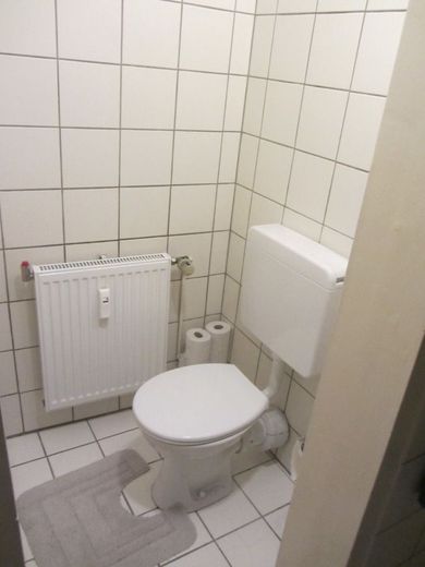 2-Zimmer in 3er WG, direkt neben der FH, Dachgeschoss, Zimmer Nr. 1 – Heise Immobilien - Vermietung WG-Zimmer - WG-Zimmer-Nr.1