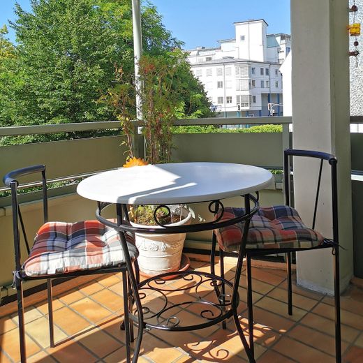 Stilvolle 3 Zimmer-Wohnung mit Balkon und EBK in der Kemptener Innenstadt. – Balkon
