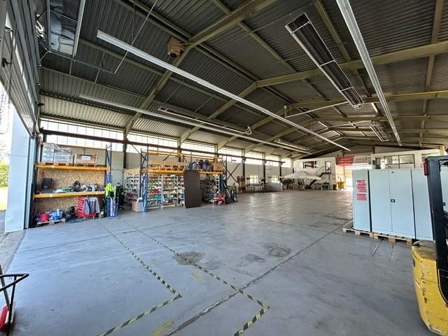 Esnek kullanım olanaklarına sahip çekici ticari depo/hol – Innenansicht