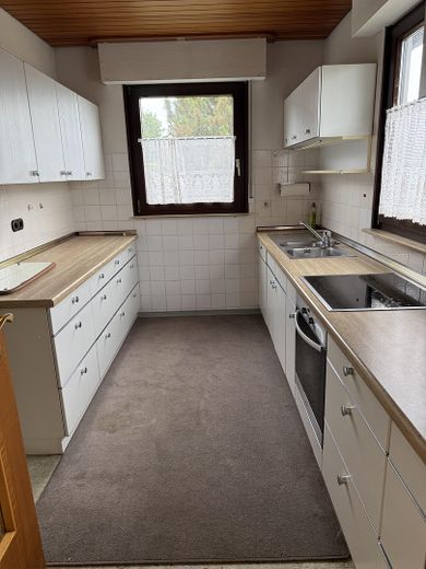 Verkauf eines Einfamilienhauses mit Doppelgarage und großzügigem Garten – Foto 12