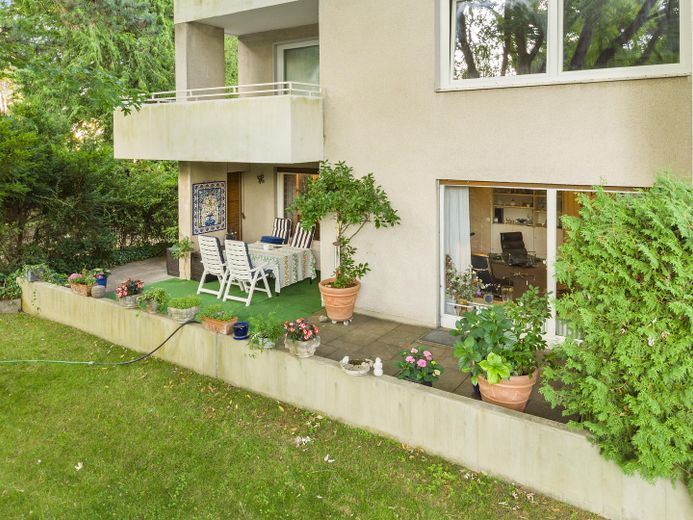 Wohnen mit viel Platz und eigener Terrasse - 4-Zimmer-Wohnung in begehrter Westend-Lage – Terrasse Bild 1