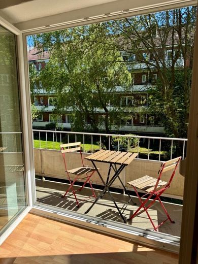 Appartamento di 2 locali, 51 mq | Eimsbüttel | disponibile subito – Wohnzimmer Balkon Tür auf