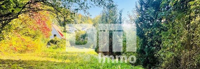 Beautiful building plot with panoramic views in an excellent location on the edge of town