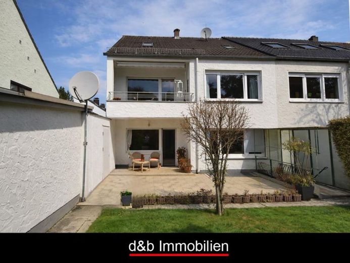 Kauf im Paket: 2 vermietete Wohnungen & 1 Garage in einem 3-Familienhaus in Bonn-Röttgen. – Foto 1