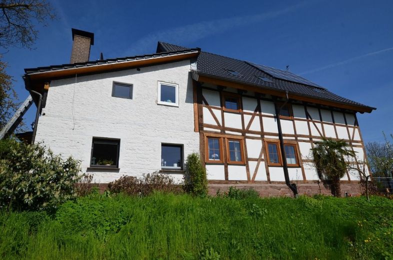 Fachwerkhaus in landschaftlich reizvoller Dorfrandlage mit Sicht in die - Rühler-Schweiz - – Heise Immobilien - www.immobilien-heise.de - Angebot in Golmbach