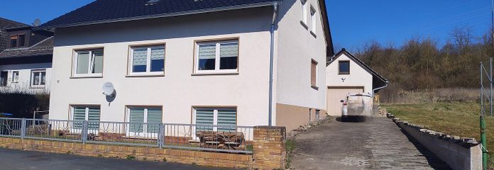 Haus mit Nebengebäude